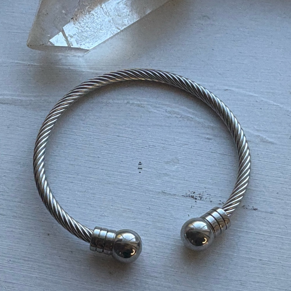 Silver Tone twisted Cord adjustable beaded Bangle